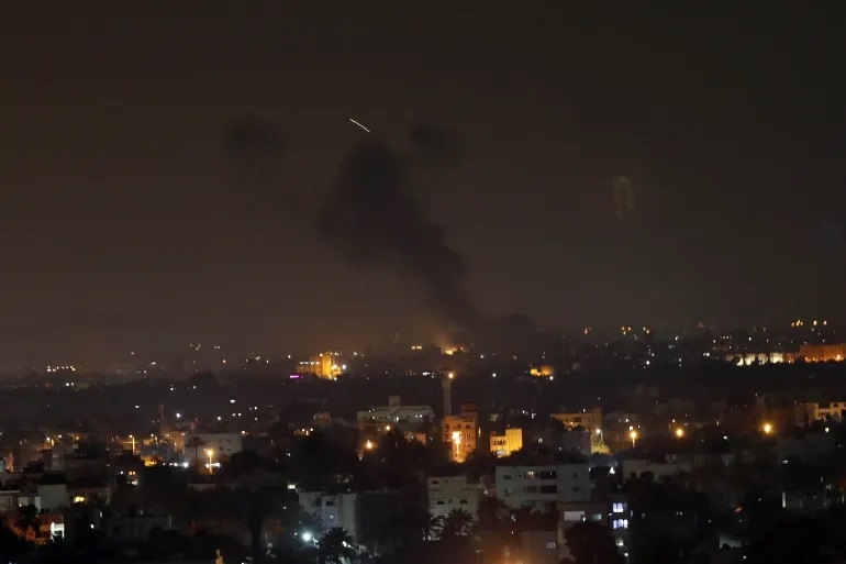 Israel không kích dải Gaza, nguy cơ xung đột lan rộng